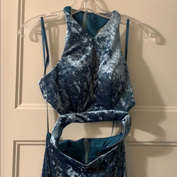 Velvet prom dress - Picture 2 of 3